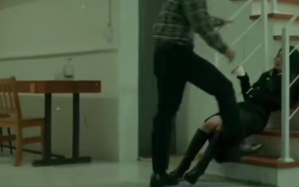 男子欺人太甚,美女断子绝孙脚