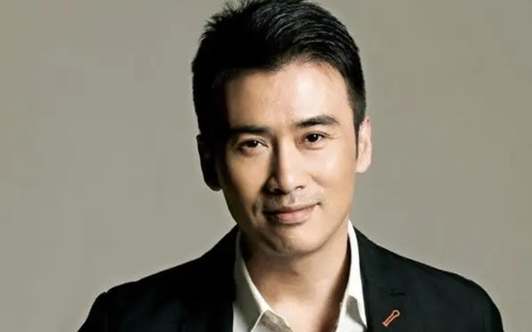 演员柳云龙:开过公司,经过商,娶了大学同学,如今生活怎样