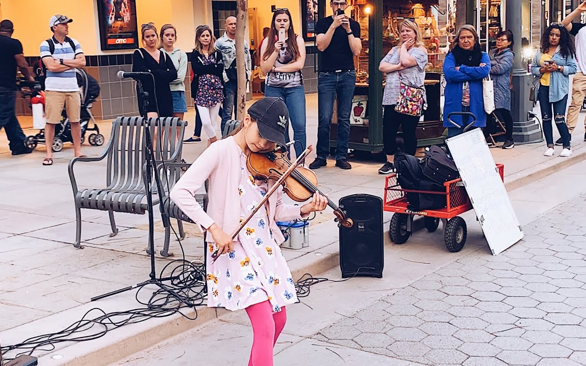 萌妹子karolinaprotsenko街头小提琴演奏dusktilldawn