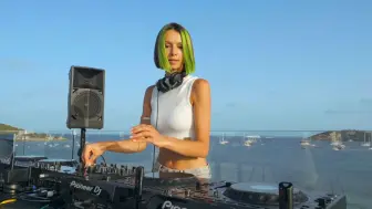 Tải video: Miss Monique - 五周年 @ Ibiza Bay [Progressive House DJ Mix]