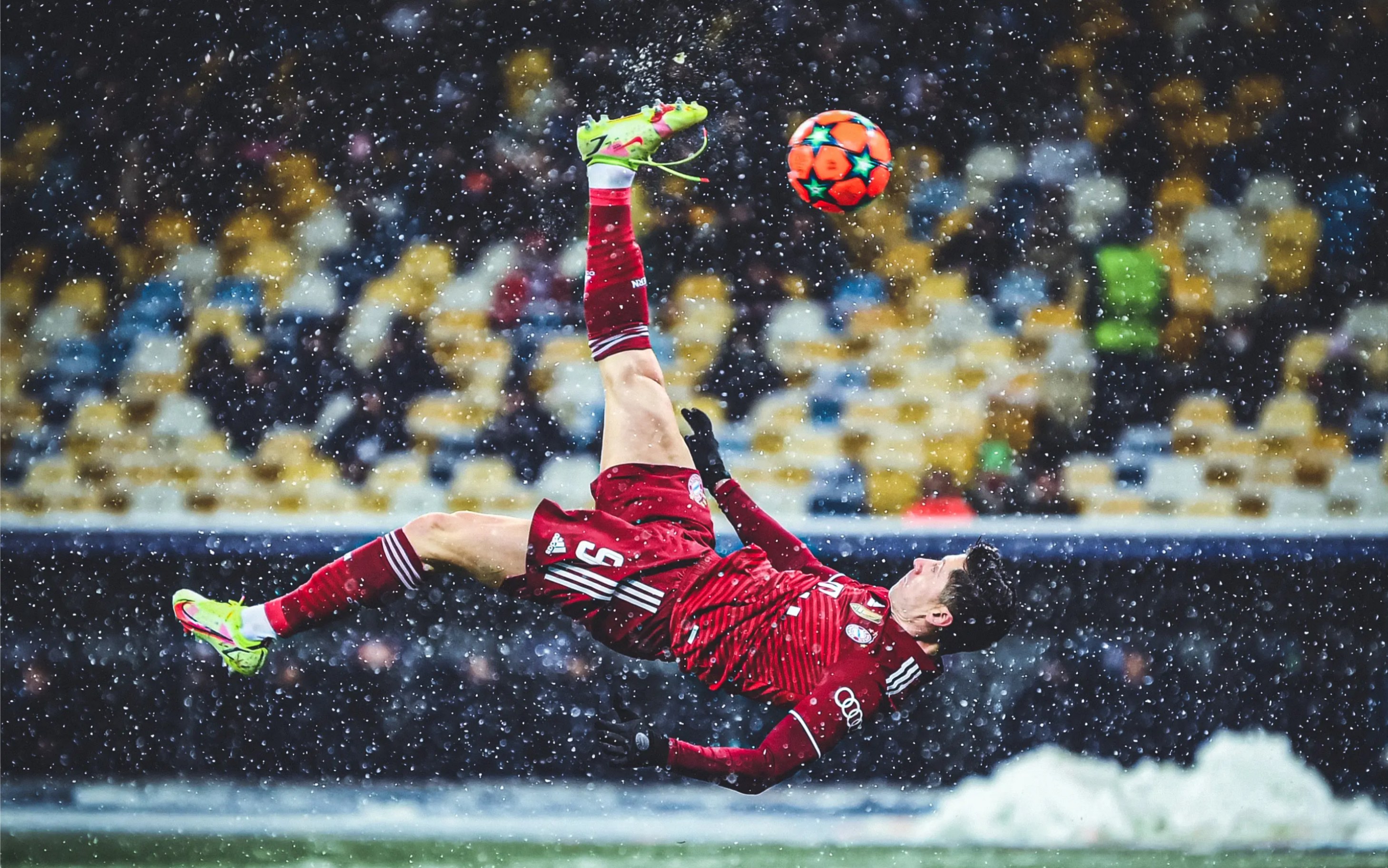 莱万基辅大雪惊天倒钩!_哔哩哔哩_bilibili