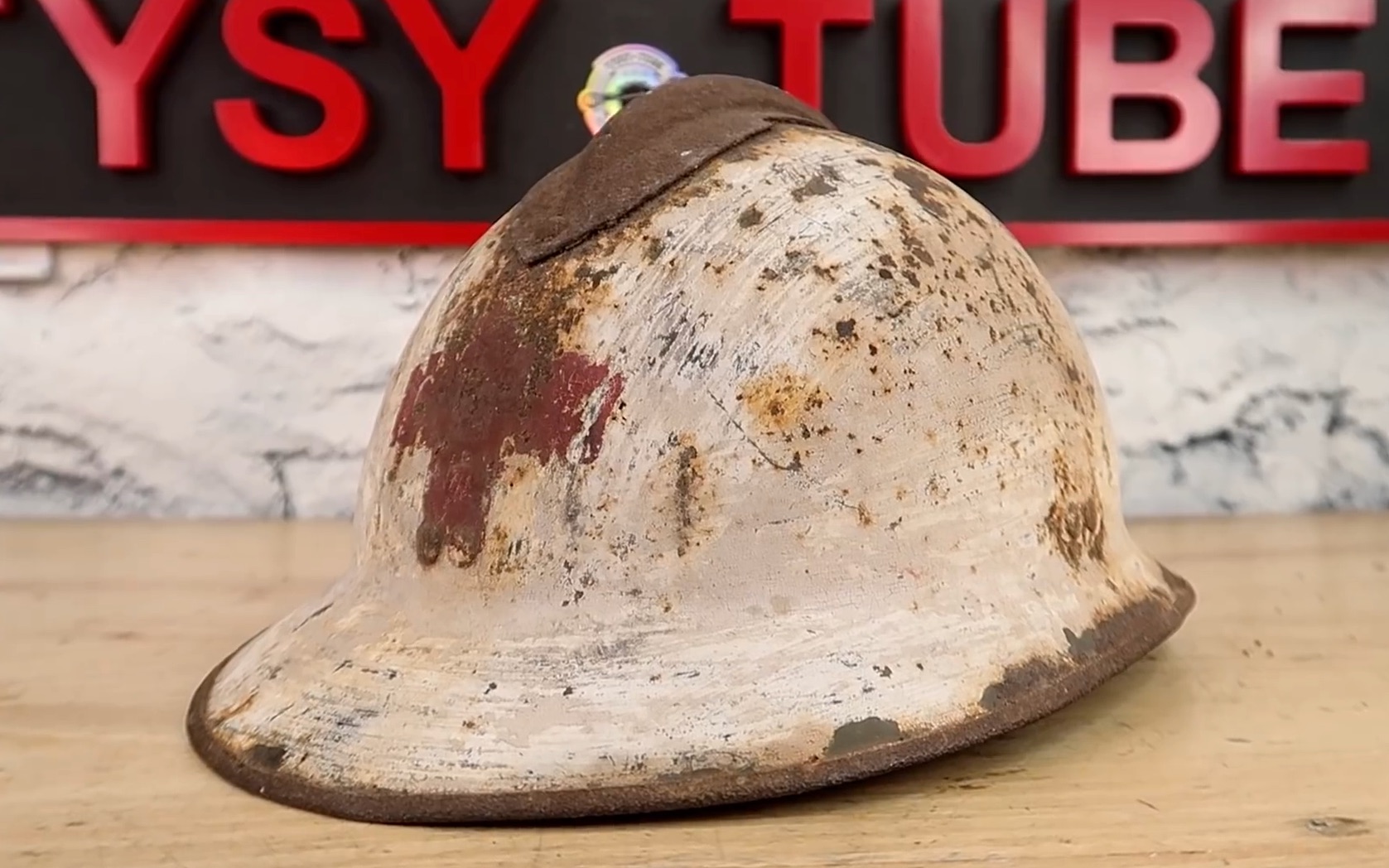 修复法国1930年的战地医疗兵头盔,真正上过战场的战争遗物_哔哩哔哩