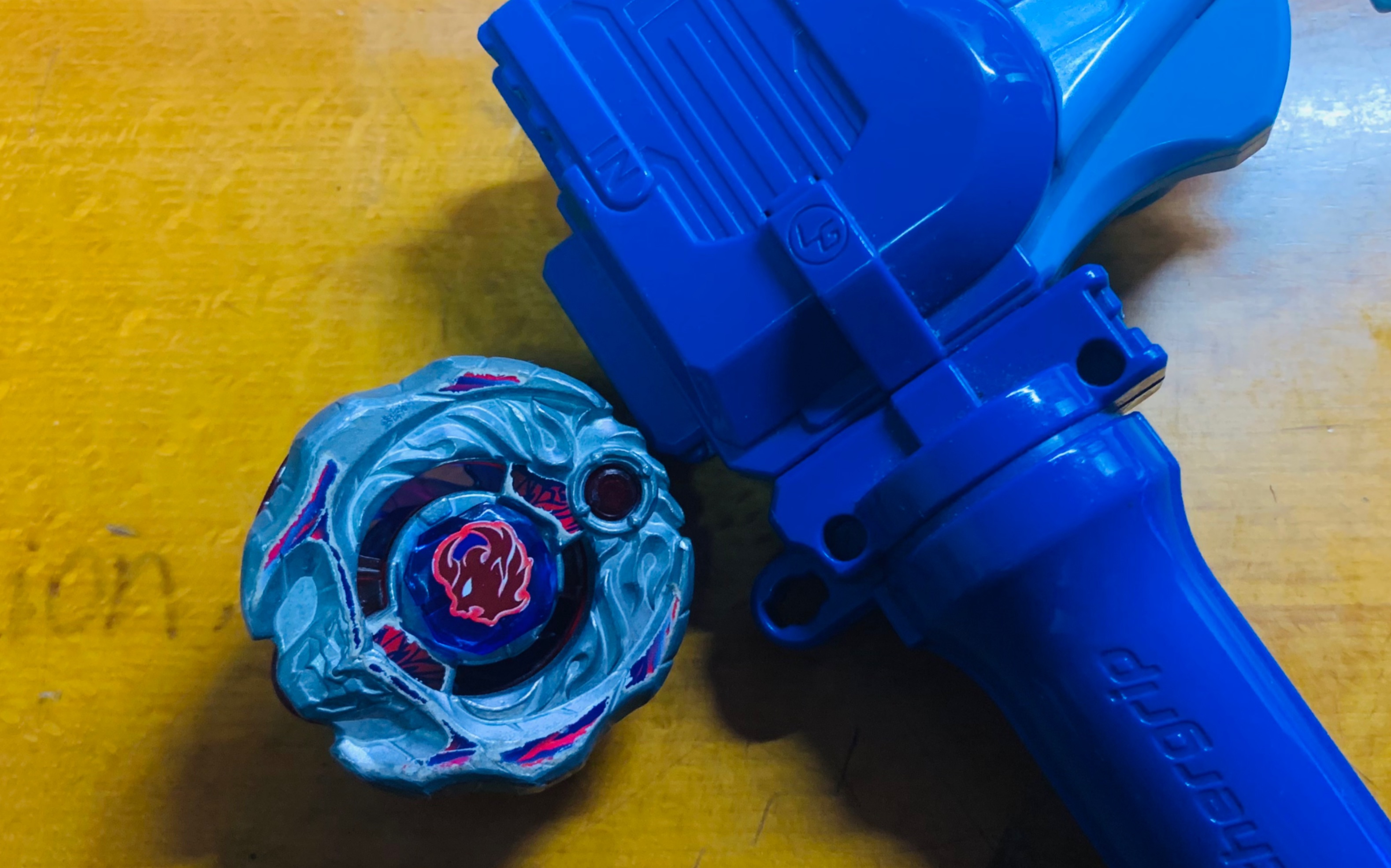 爆旋陀螺钢铁战魂陀螺开箱看看这次收到来自b站小伙伴送的包裹是怎样