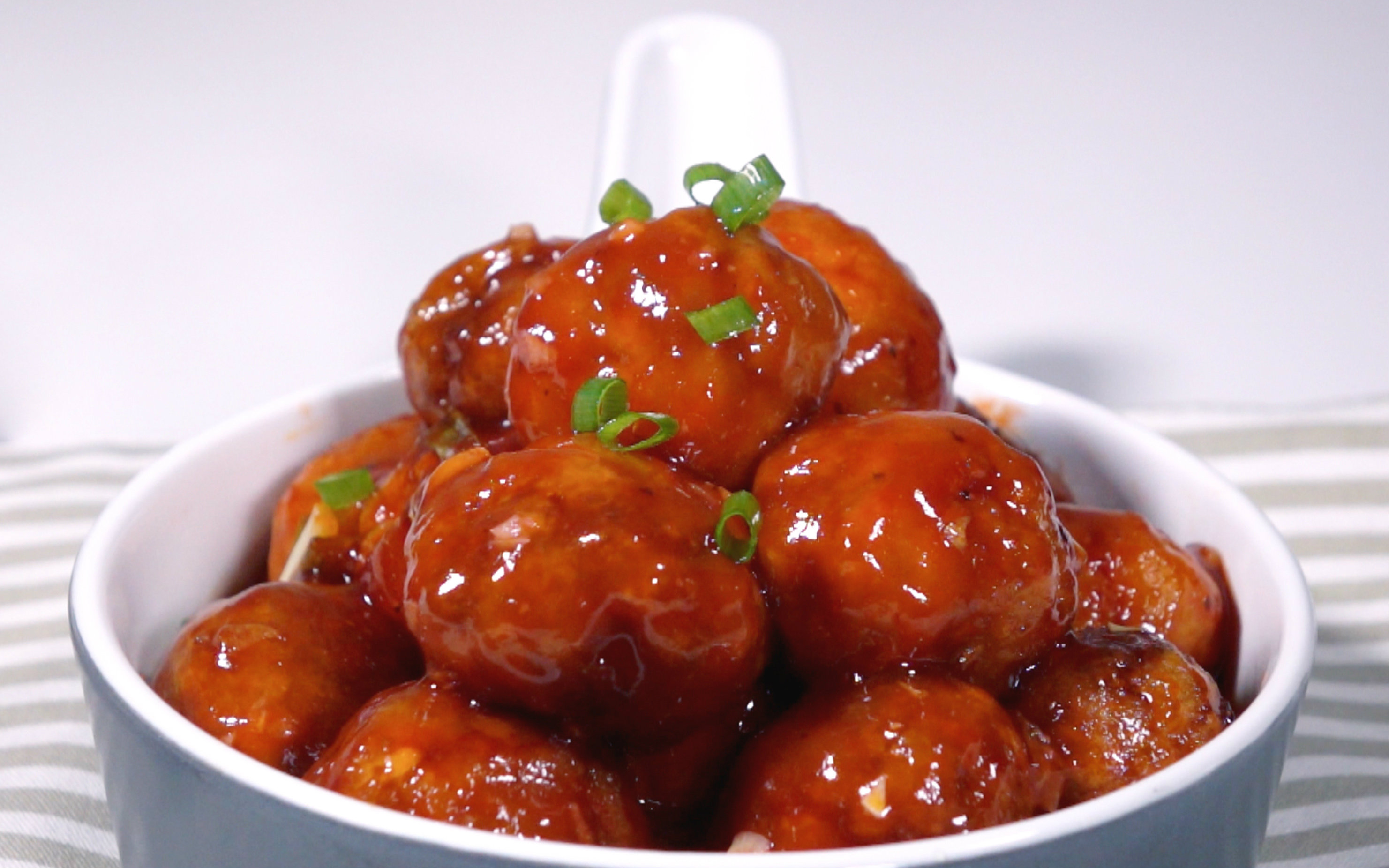 这是盘有"心"荔枝肉,来啦来啦