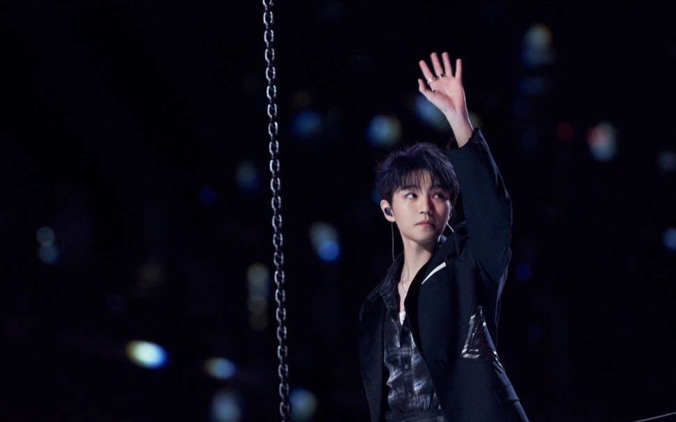 【王俊凯 跨年演唱会】单手吊威亚帅死我了凯皇sha疯了