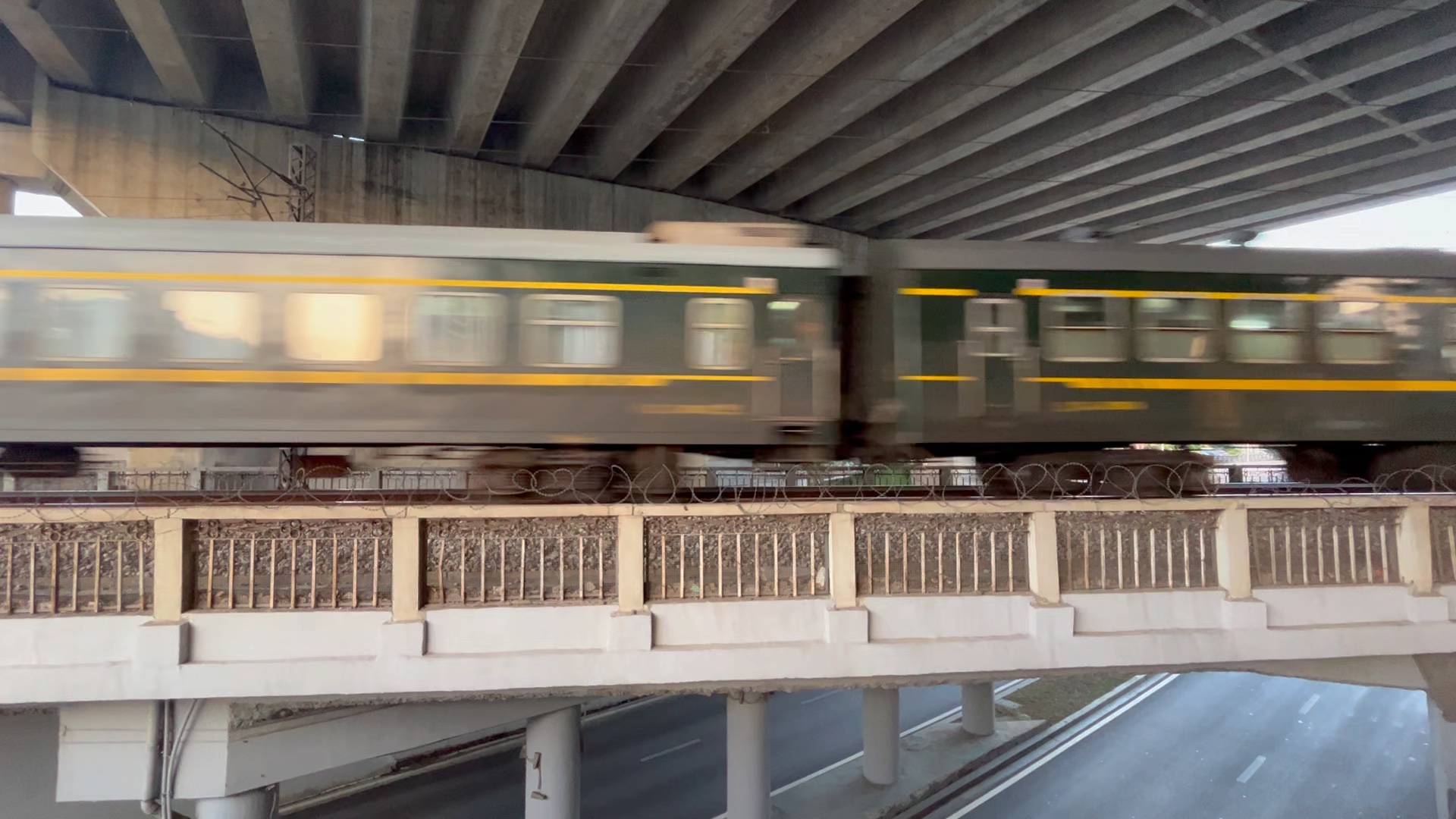 南局南段crh380a-2843担当g1394(南昌—上海虹桥)通过江铃立交交汇南