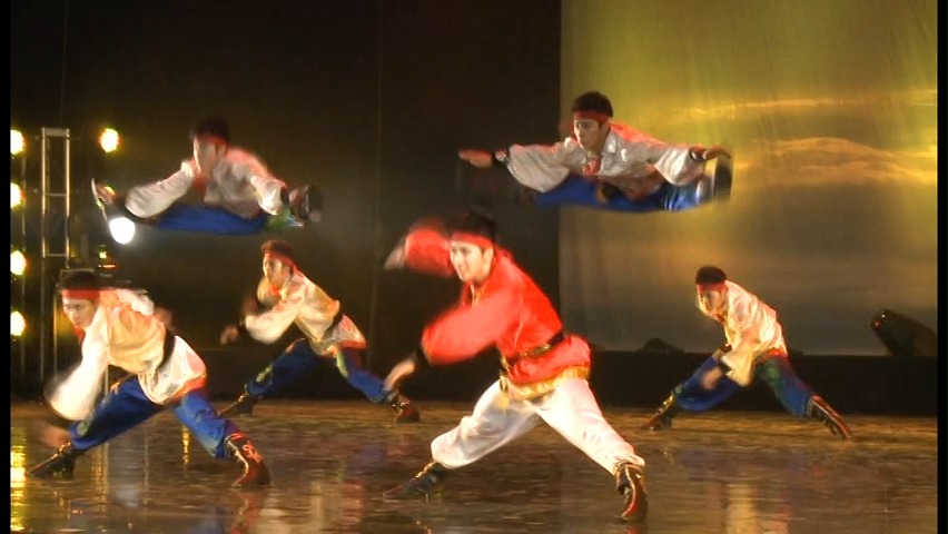 【清华大学】蒙古族群舞《奔腾》第四届北京大学生艺术展演舞蹈 高清