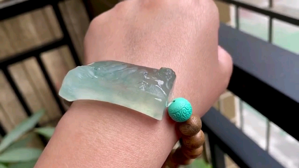 深得我心的翡翠手牌,简约大方,戴出时尚感,别致!