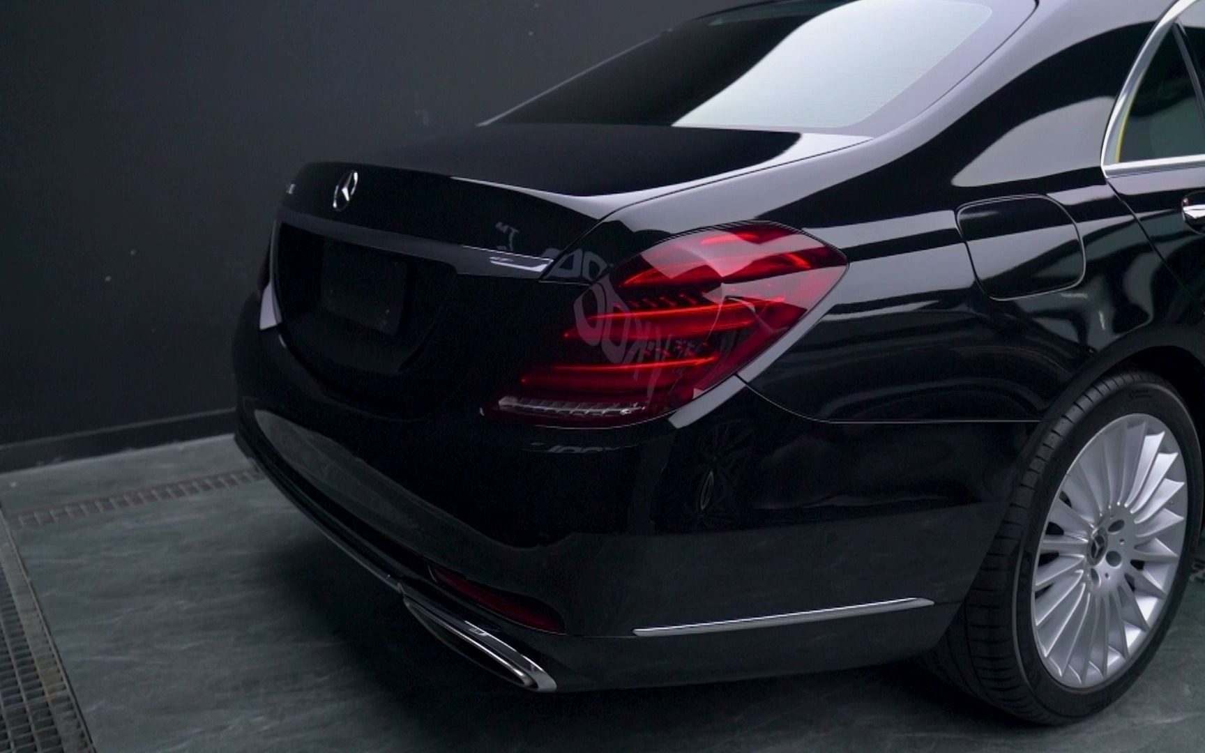 奔驰s350l改色碳黑车衣案例分享