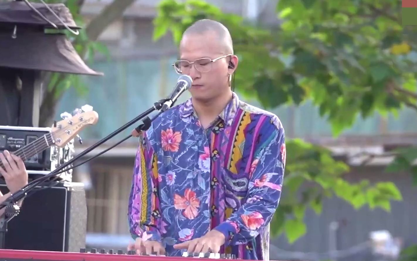 台北茄子蛋高清现场演唱,粉丝尖叫狂欢