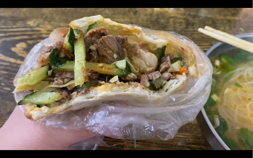 今天去回郭镇吃回郭镇肉合了,美味