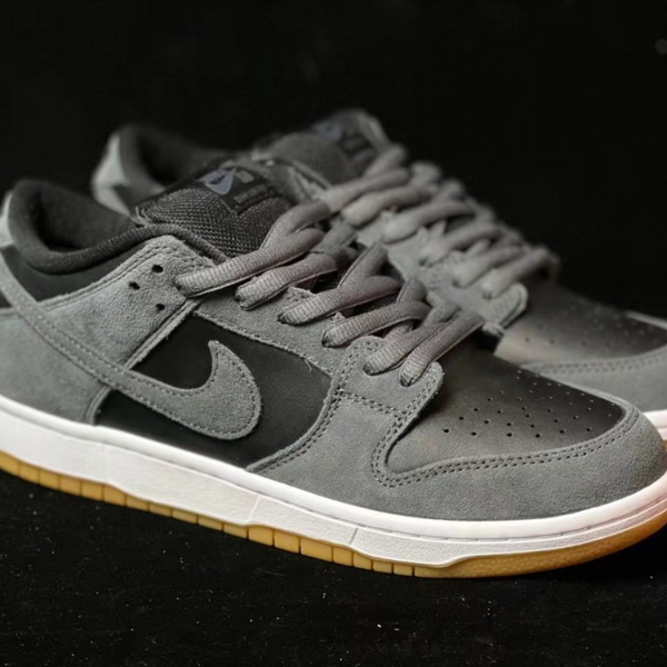 发货实拍】Nike SB Dunk Low Dark Grey 雾霾狼灰男女同款_哔哩哔哩_