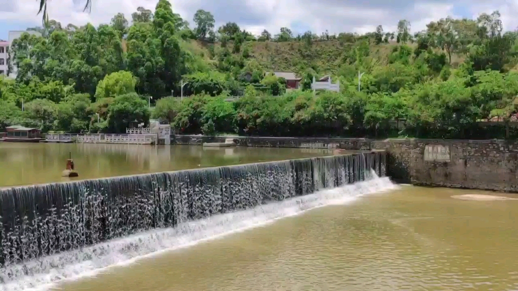 小水坝也有好景色