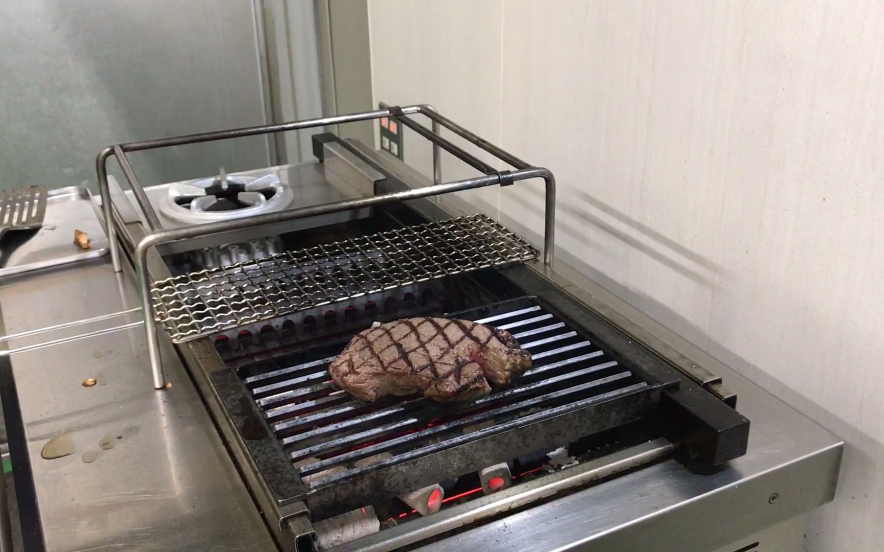 日本kosei ka-75kl日式燃气万能烧烤炉 无烟烧烤炉 烤肉排展示