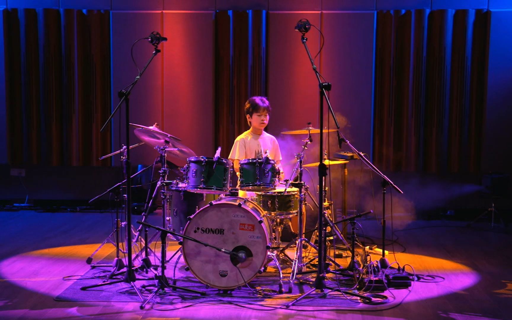 音乐会现场李一凡的精彩表演