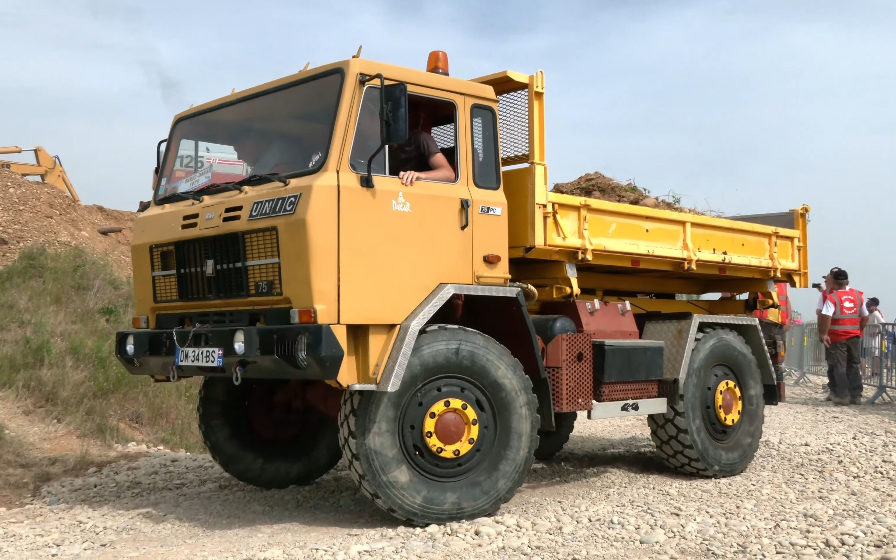 多款老式卡车拉土展示活动4k