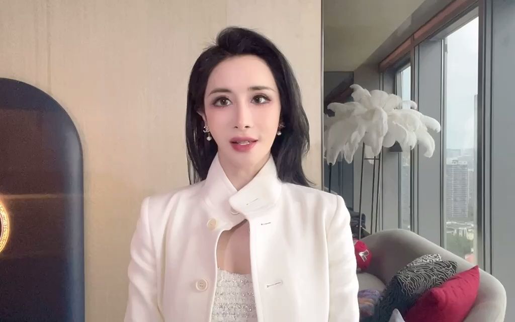 富汇国际集团首席执行官刘心艺为香港打气短片