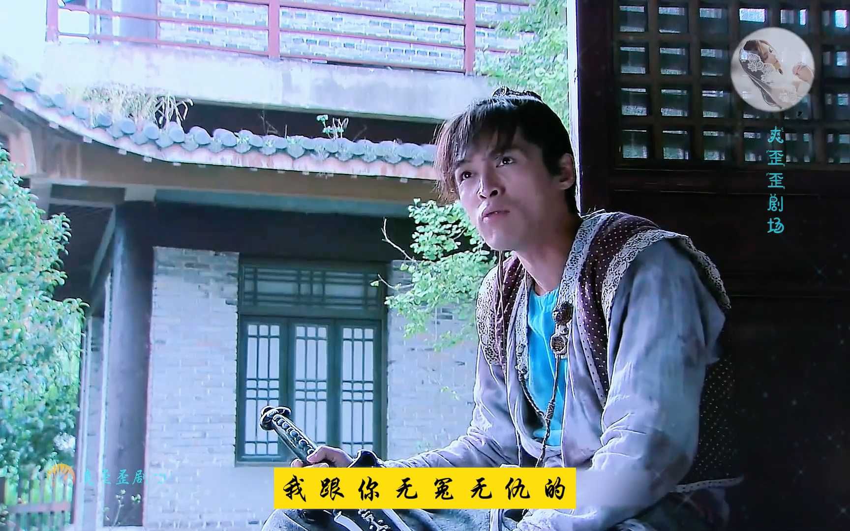 徐长卿带着景天逃跑,不料被魔尊打成重伤!