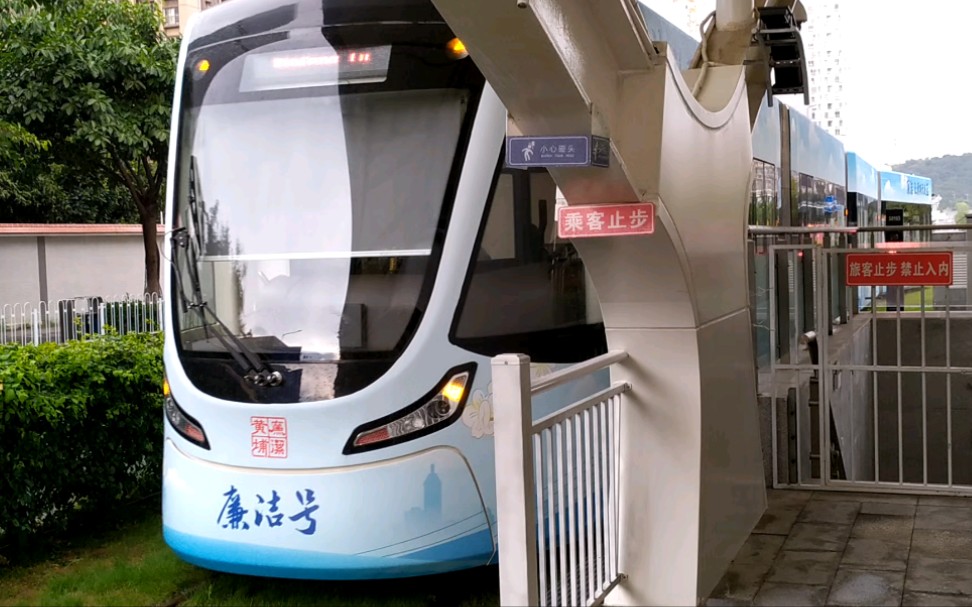 有轨电车广州市黄埔区有轨电车1号线新丰路方向地铁香雪站下行出站