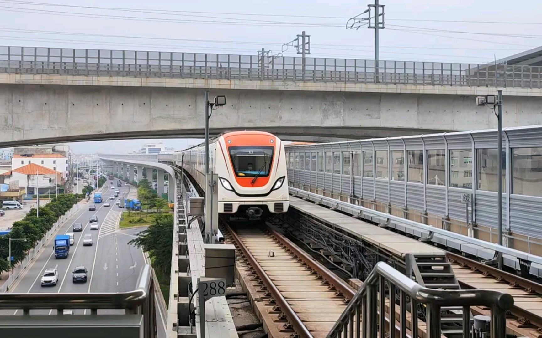 「快车越站」广州地铁14号线 14x051-052 竹料站通过 b7型列车