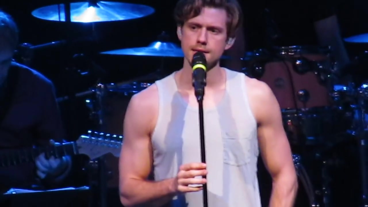 [图]【西贡小姐】Aaron Tveit-«Why God Why?»