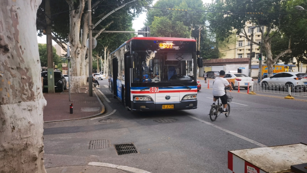 通恒公交系列-08武汉通恒公交807路沿港路治金一街方向前方展望(原声