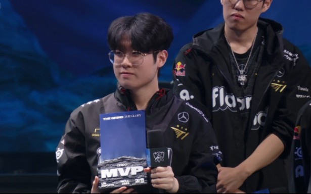 恭喜t1获得冠军 zeus成为fmvp