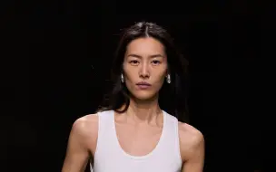 Télécharger la video: 「完整版」Bottega Veneta 2023秋冬时装秀 | 「大表姐」刘雯再度压轴出场