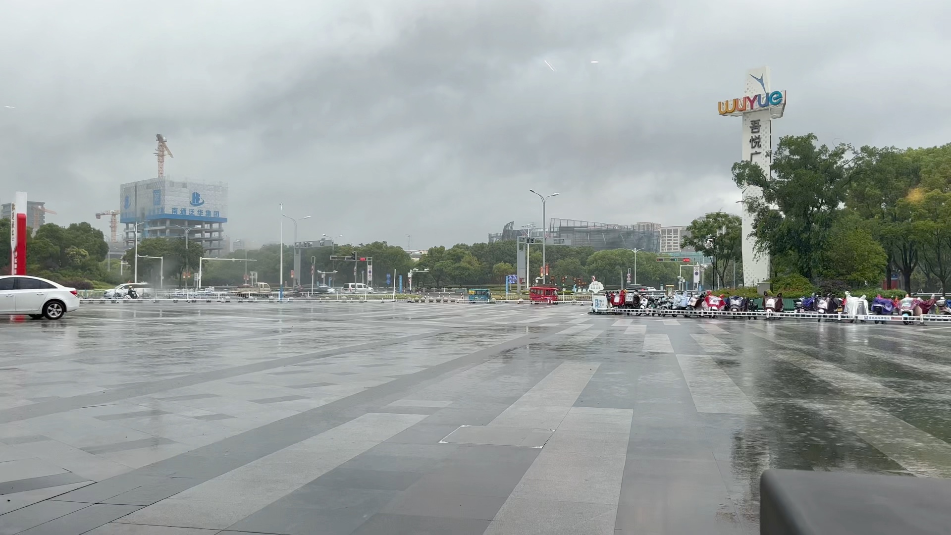 滂沱大雨,瓢潑大雨,大雨傾盆,額,好大的雨!