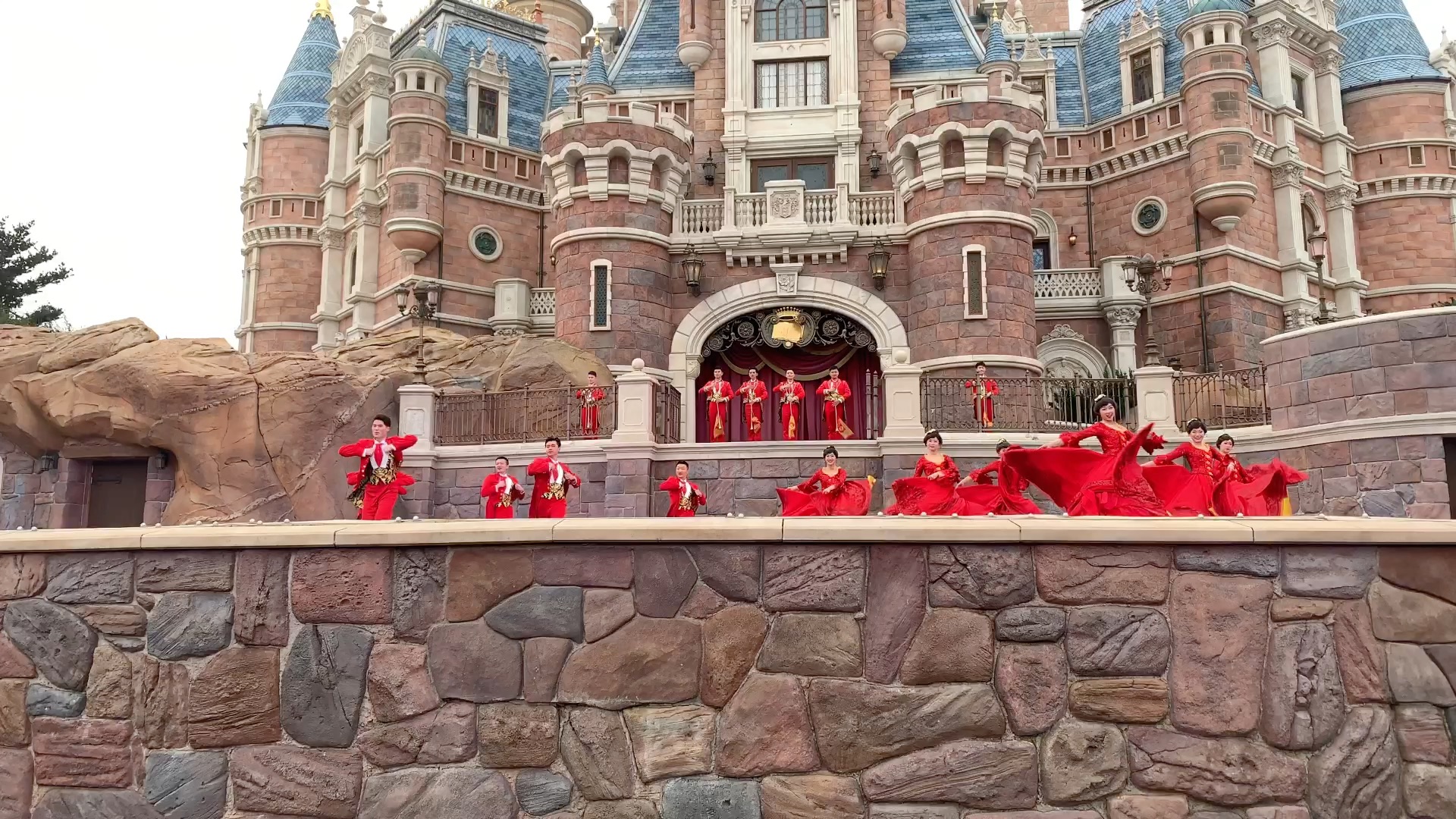 上海迪士尼度假区节目之金色童话盛典