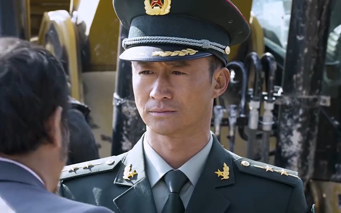 吴京#军人#这就是战友情,为了战友可以不顾一切!