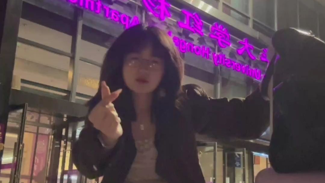 清华你留不住我了 我要去给祖国母亲过生日了