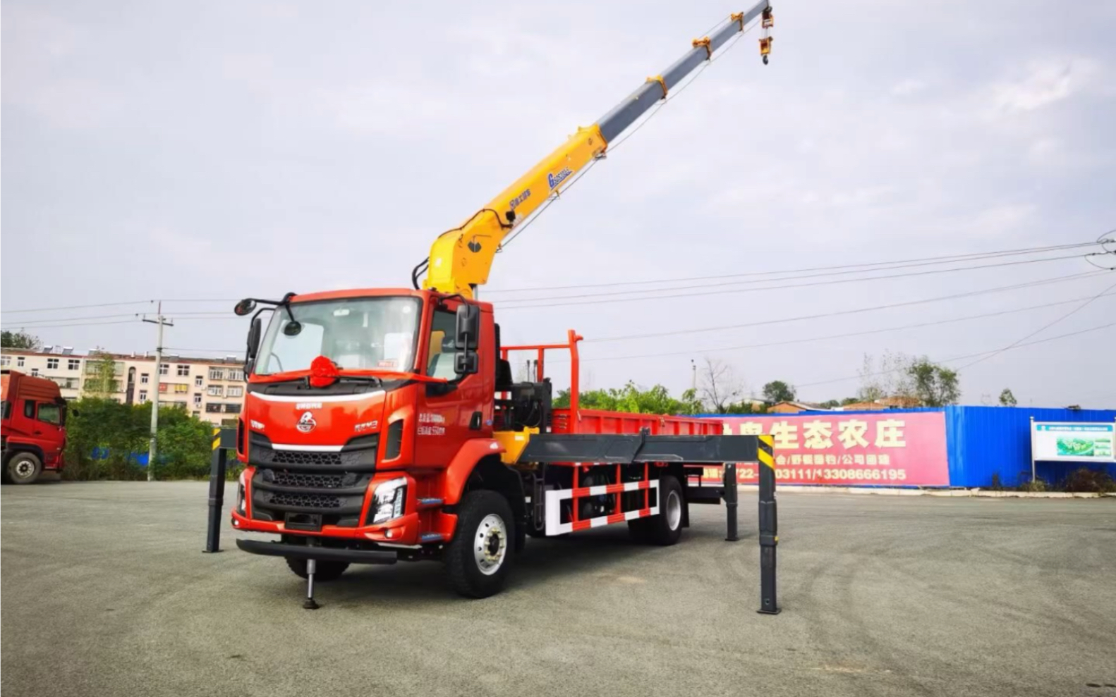 柳汽乘龙单桥徐工8吨随车吊玉柴245马力发动机货箱尺寸6.1米