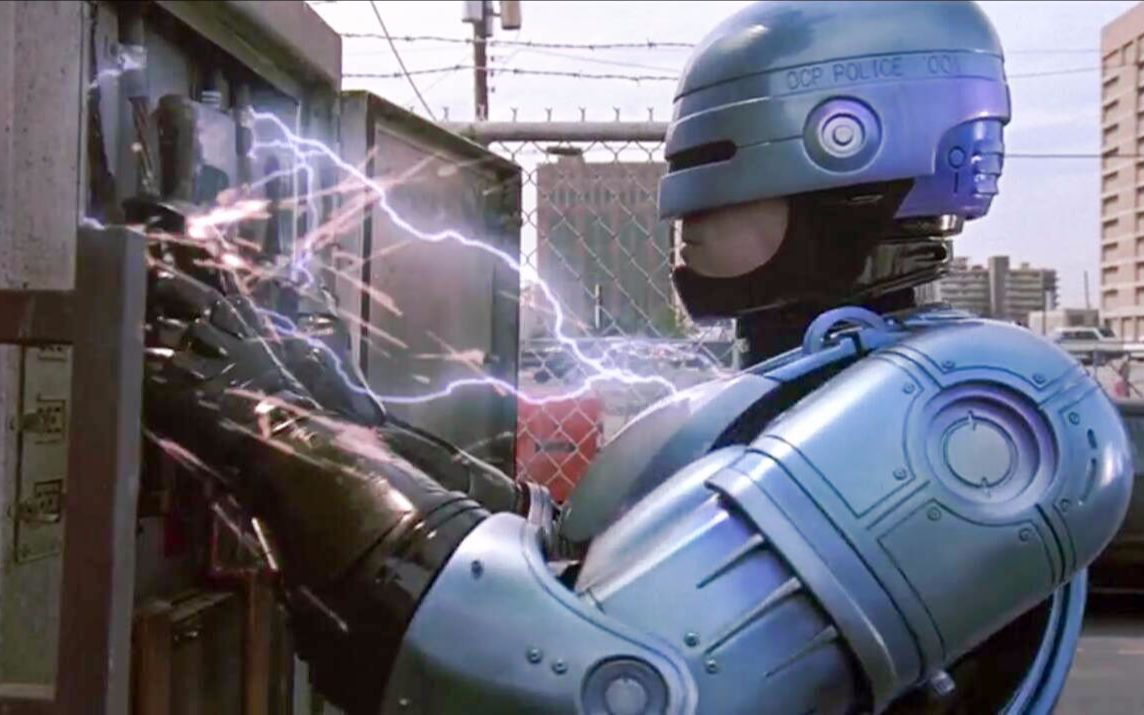 【穷电影】机械改造人双手触碰几千伏高压电,长达几十秒,竟是在自救?