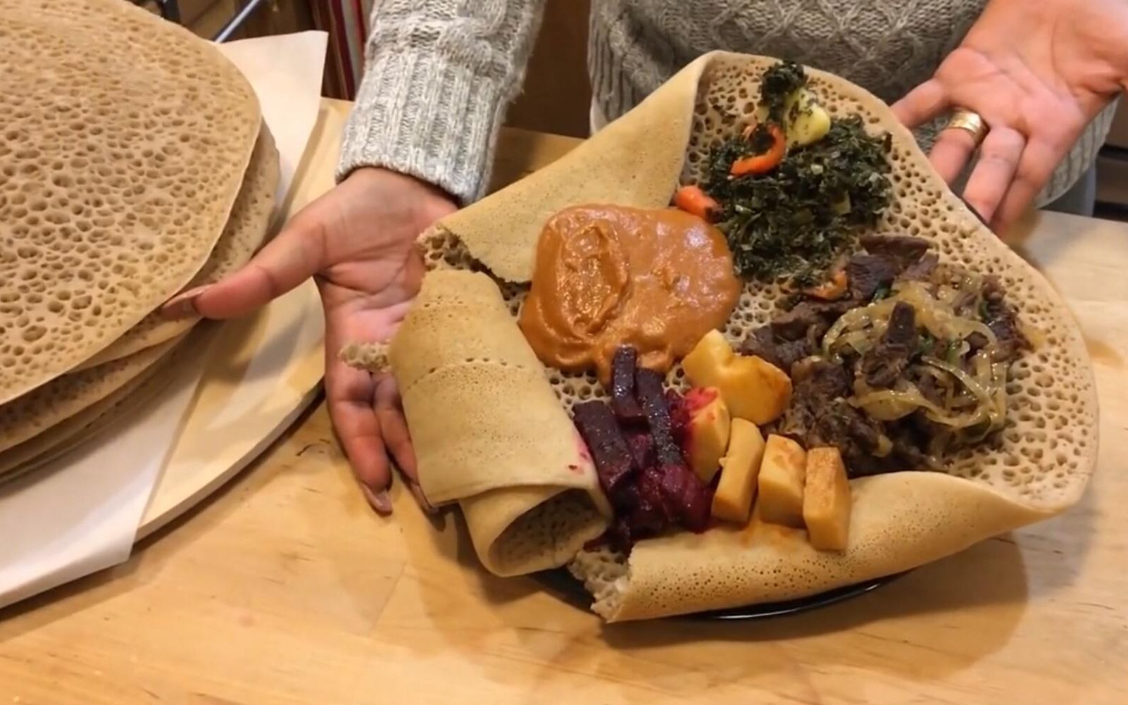 【埃塞俄比亚美食】如何制作三餐主食英吉拉(injera)?