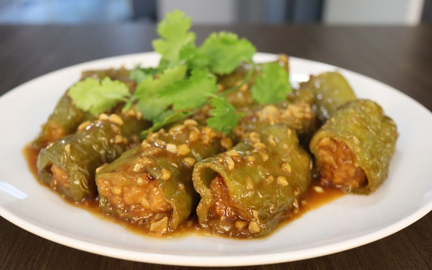 半斤肉馅一斤尖椒,小夏做改良版的虎皮尖椒,味道更香更好吃