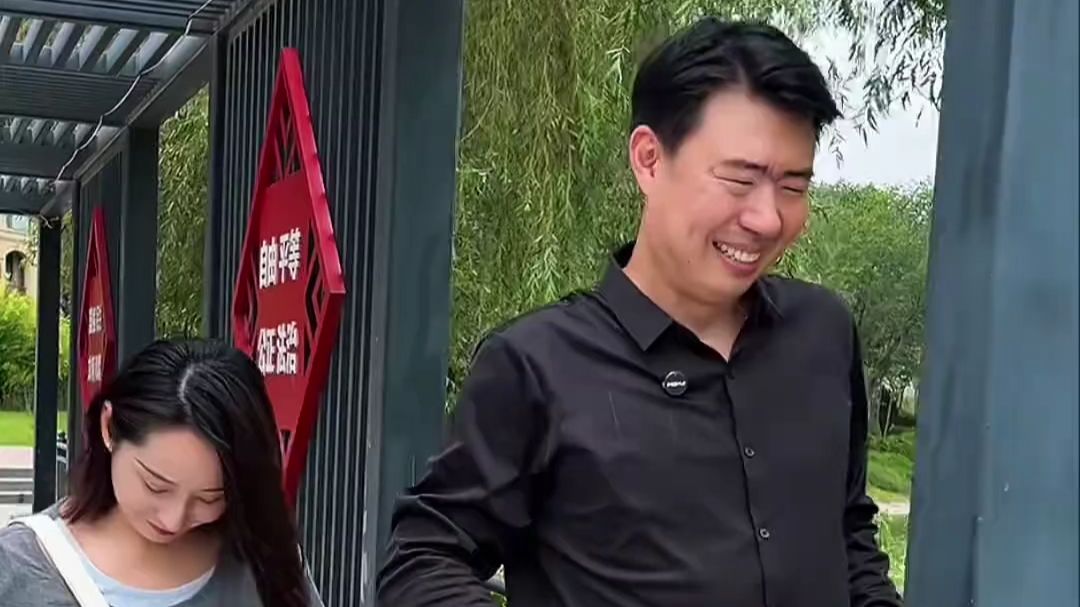 跟AAAAA胡总约会！