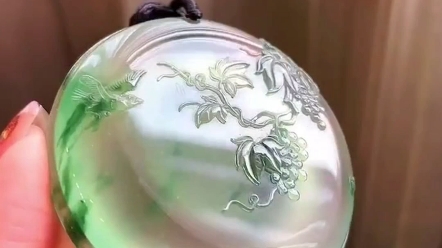 欣赏一下浅浮雕的工艺,勾勒简约美感.#翡翠 #玉雕设计