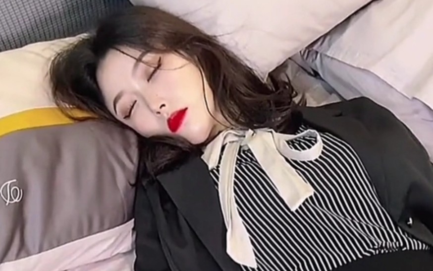 "女同事喝醉了赖着不走,我该怎么办才好"_哔哩哔哩_bilibili