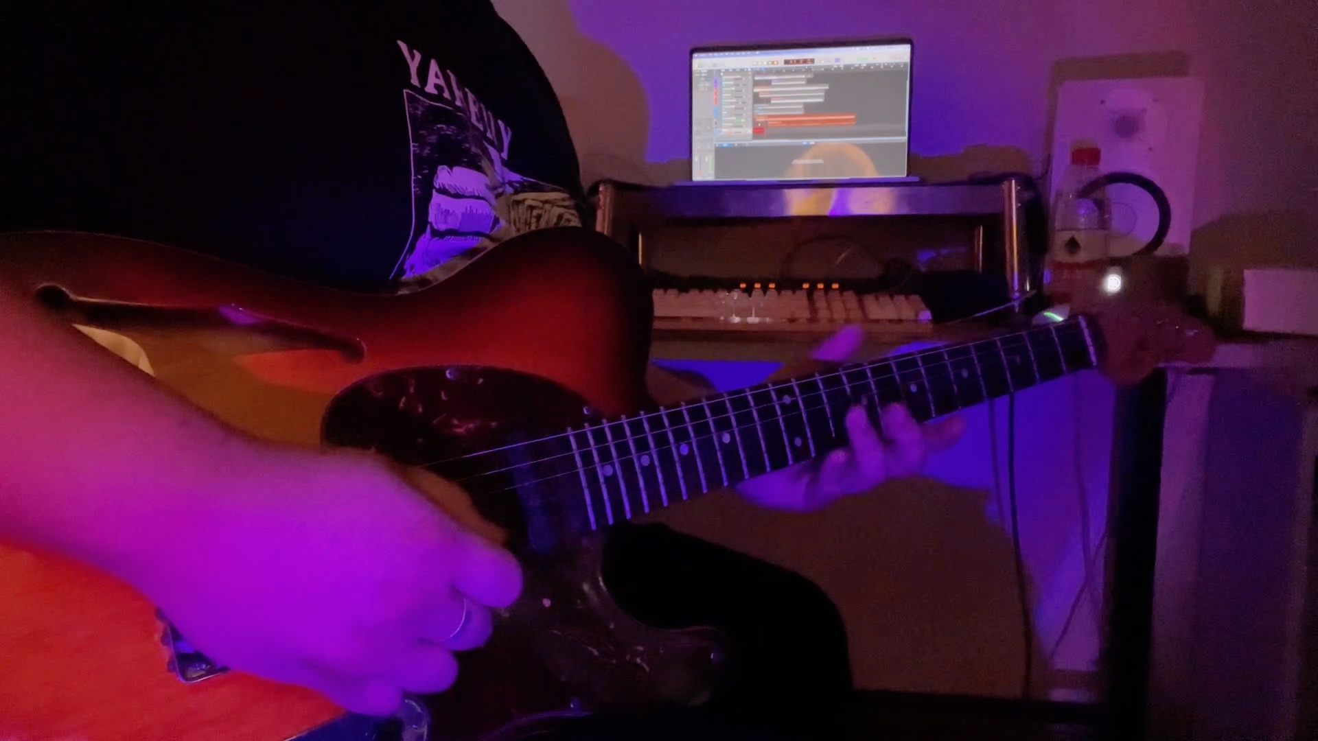 [图]Another Brick in the Wall Pt2-Pink Floyd Solo Cover