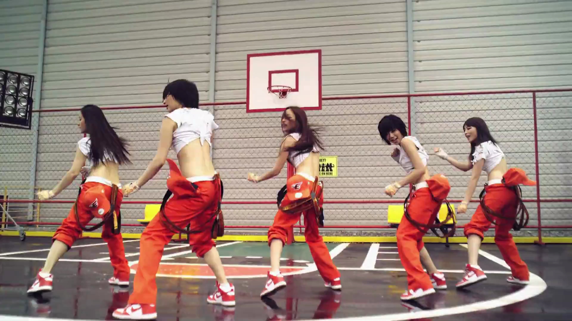 【无混音"原版mv"】kara甩臀舞cover防弹idol,能有多抽象?(kara-mr.