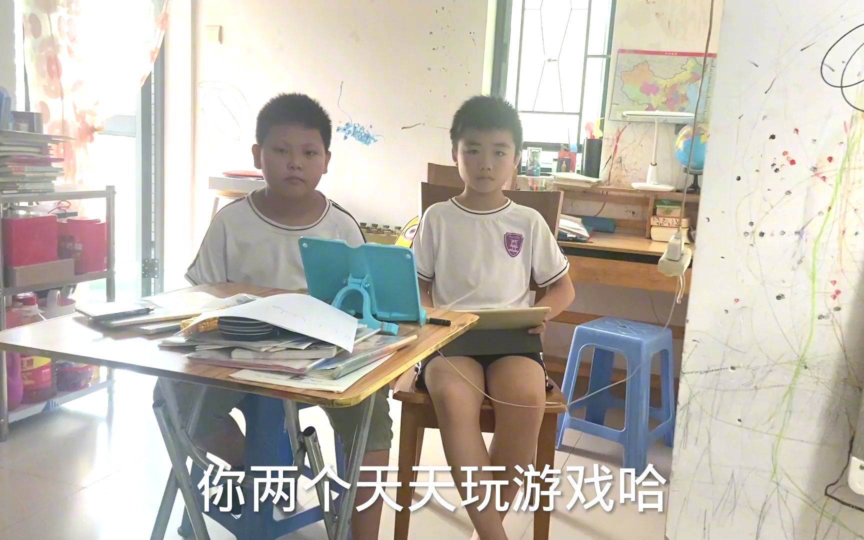 广州荔湾区受到疫情影响,学校停课学生上网课不自觉,让家长头疼哔哩哔哩bilibili