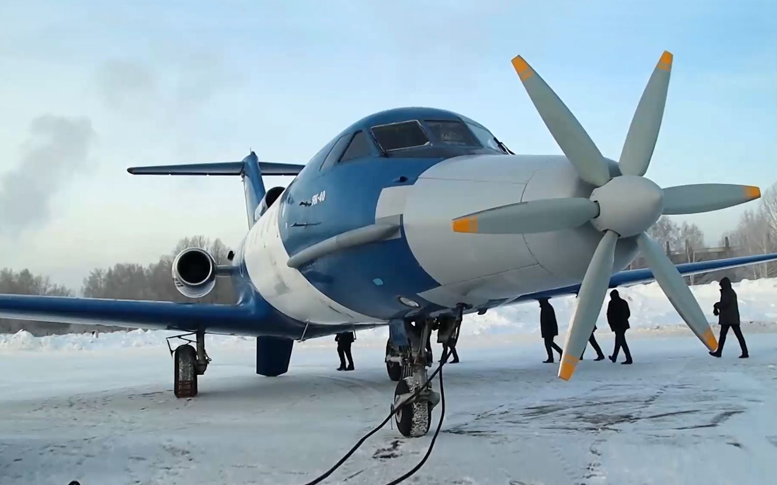 雅克-40混合动力试验机