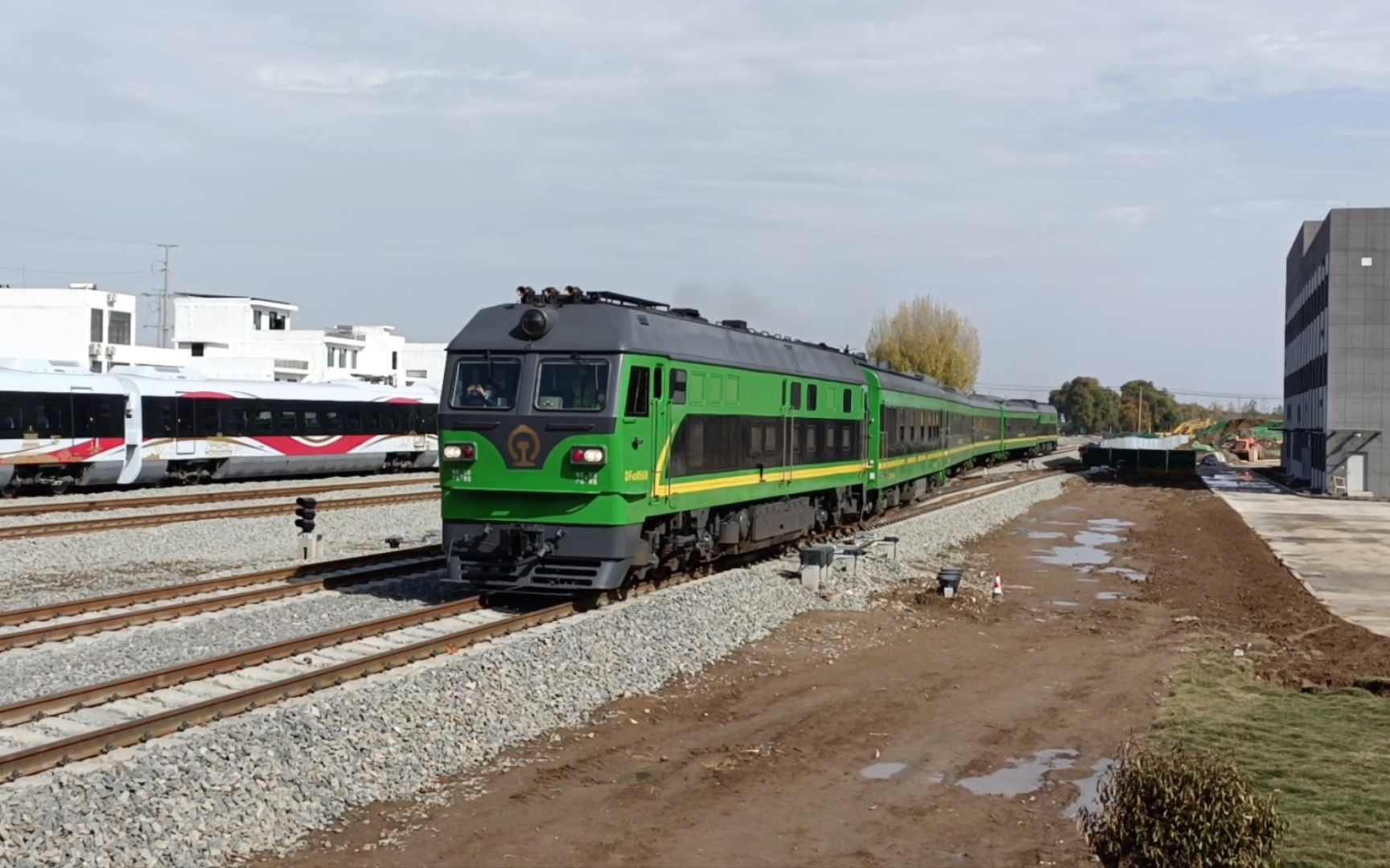 (西户铁路)户县站拍西局特色df4d动集(1)