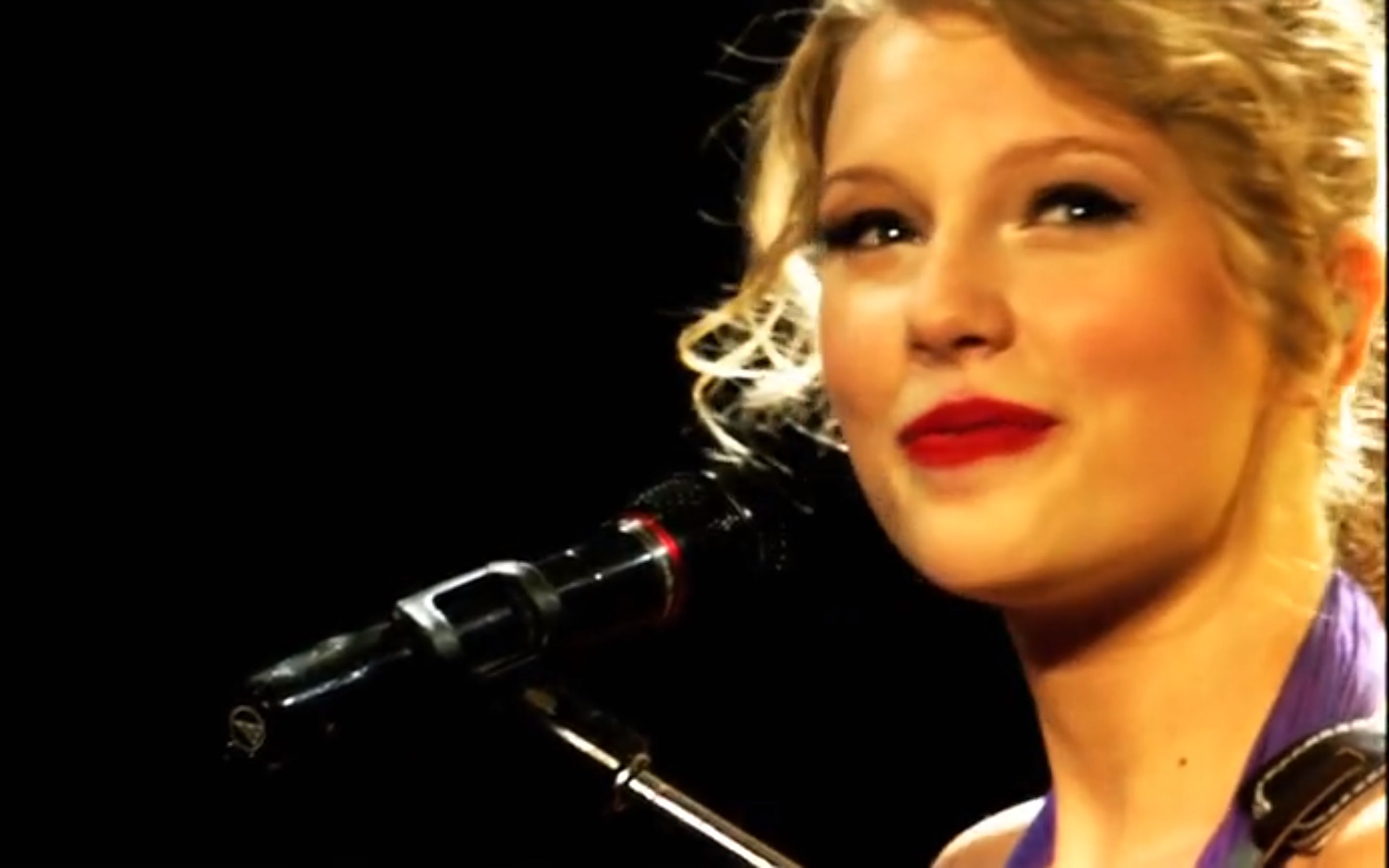 [图]Taylor Swift-Fearless & Hey, Soul Sister & I'm Yours (Speak Now World Tour Live