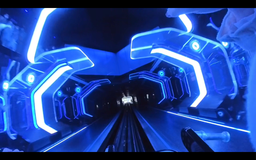 迪士尼创极速光轮第一视角!肾上腺素飙升!