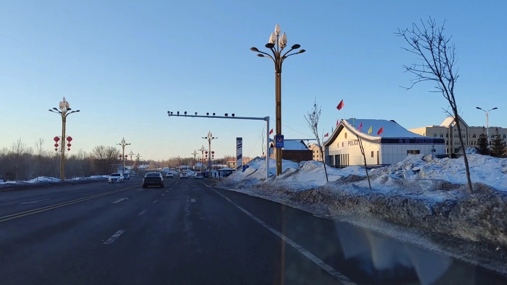 阿勒泰市到富蕴县 在火车上看雪景