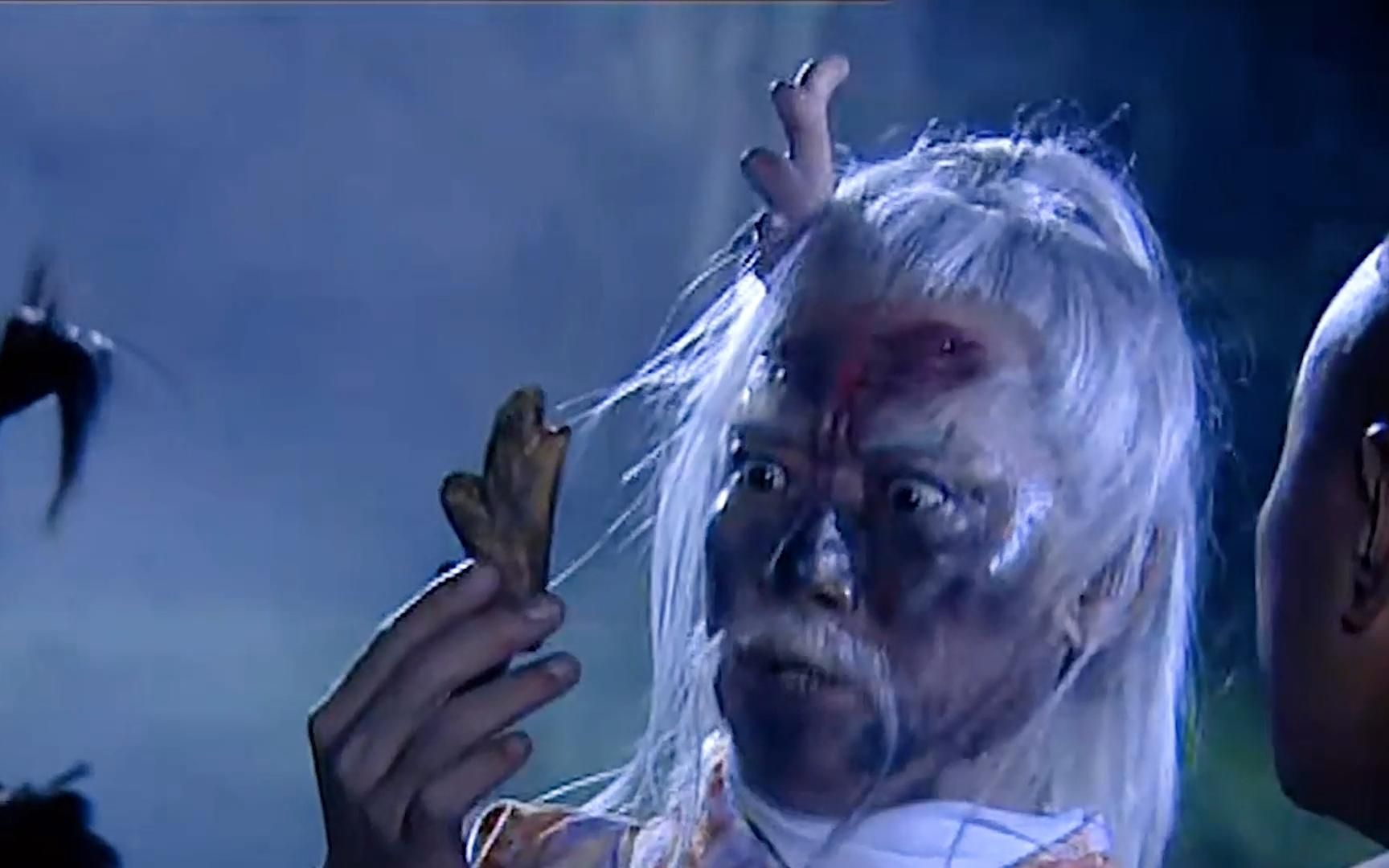 东海龙王疯掉了,不仅吃自己的龙角,还将妻子和女儿打伤