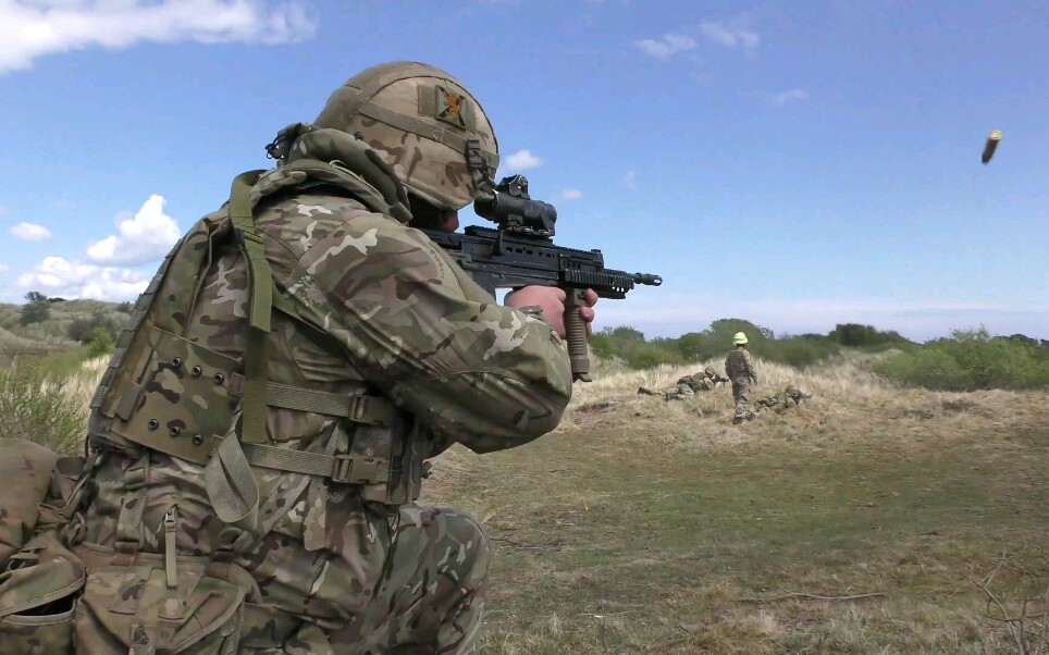 英国陆军步兵突击射击训练