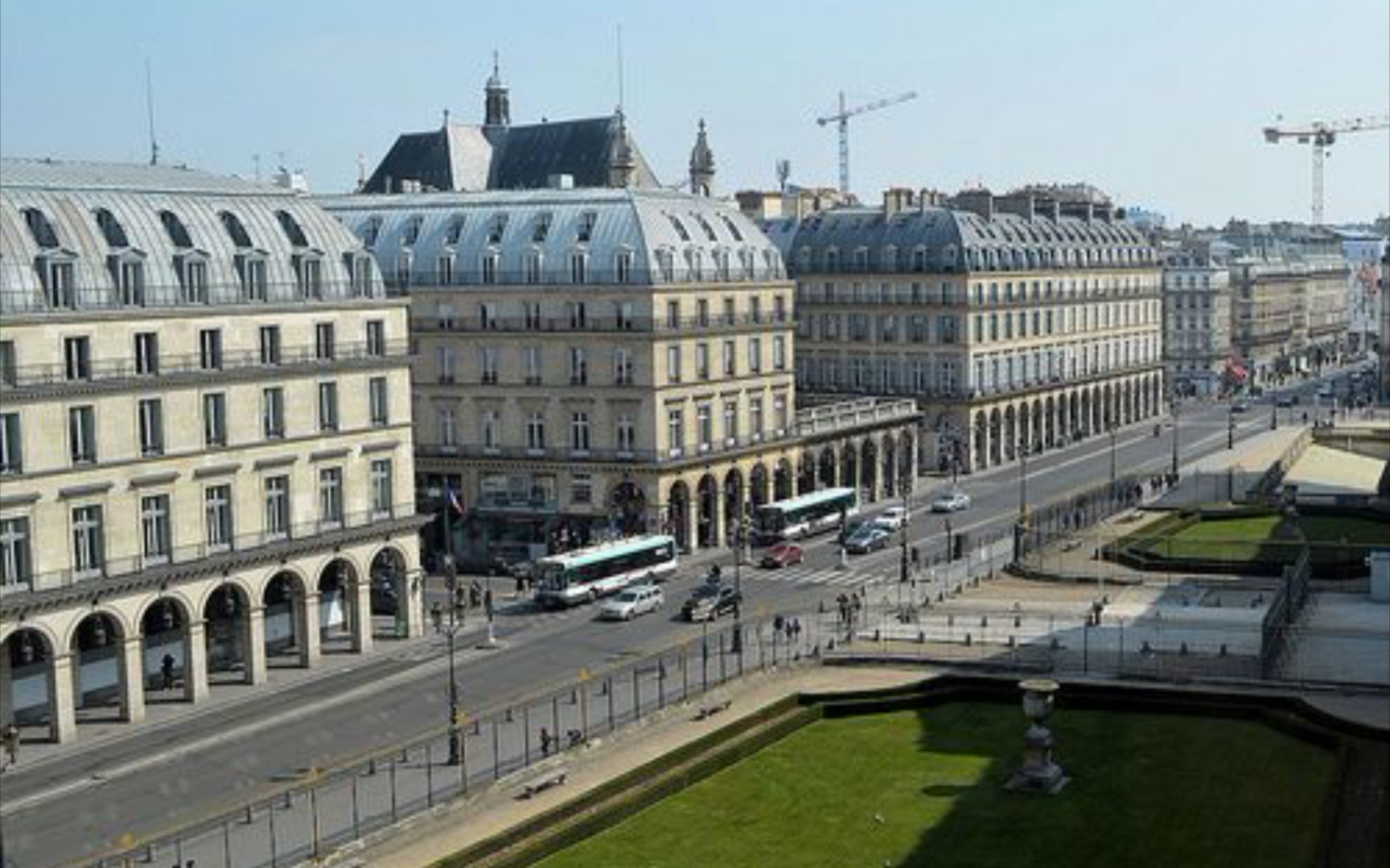 【雨中漫步】法国巴黎 里沃利大街_哔哩哔哩 (゜-゜)つロ 干杯~-bili